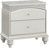 Maverick Panel Bedroom Set In Platinum