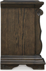 Maylee Bedroom Set In Dark Brown