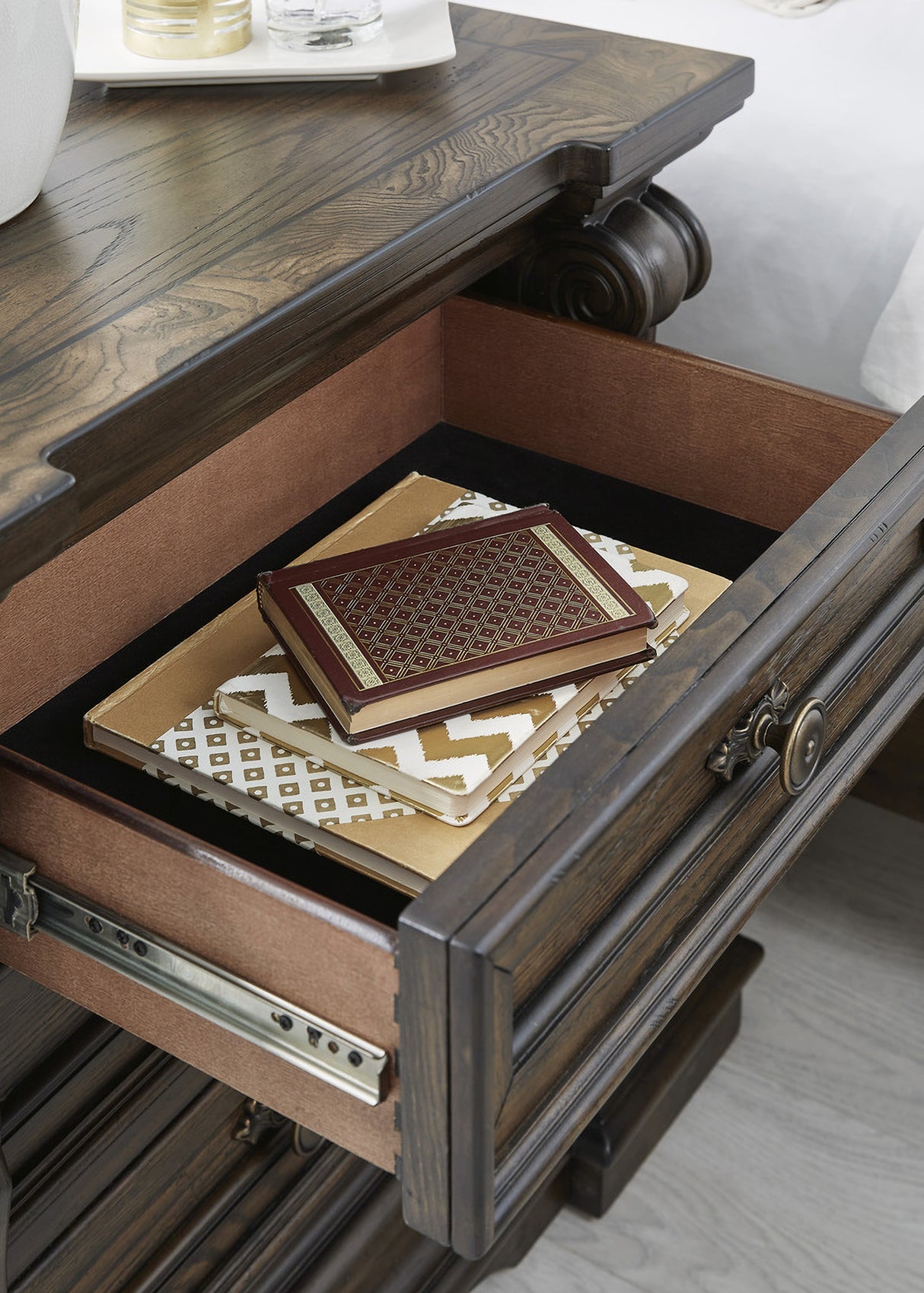 Maylee Bedroom Set In Dark Brown