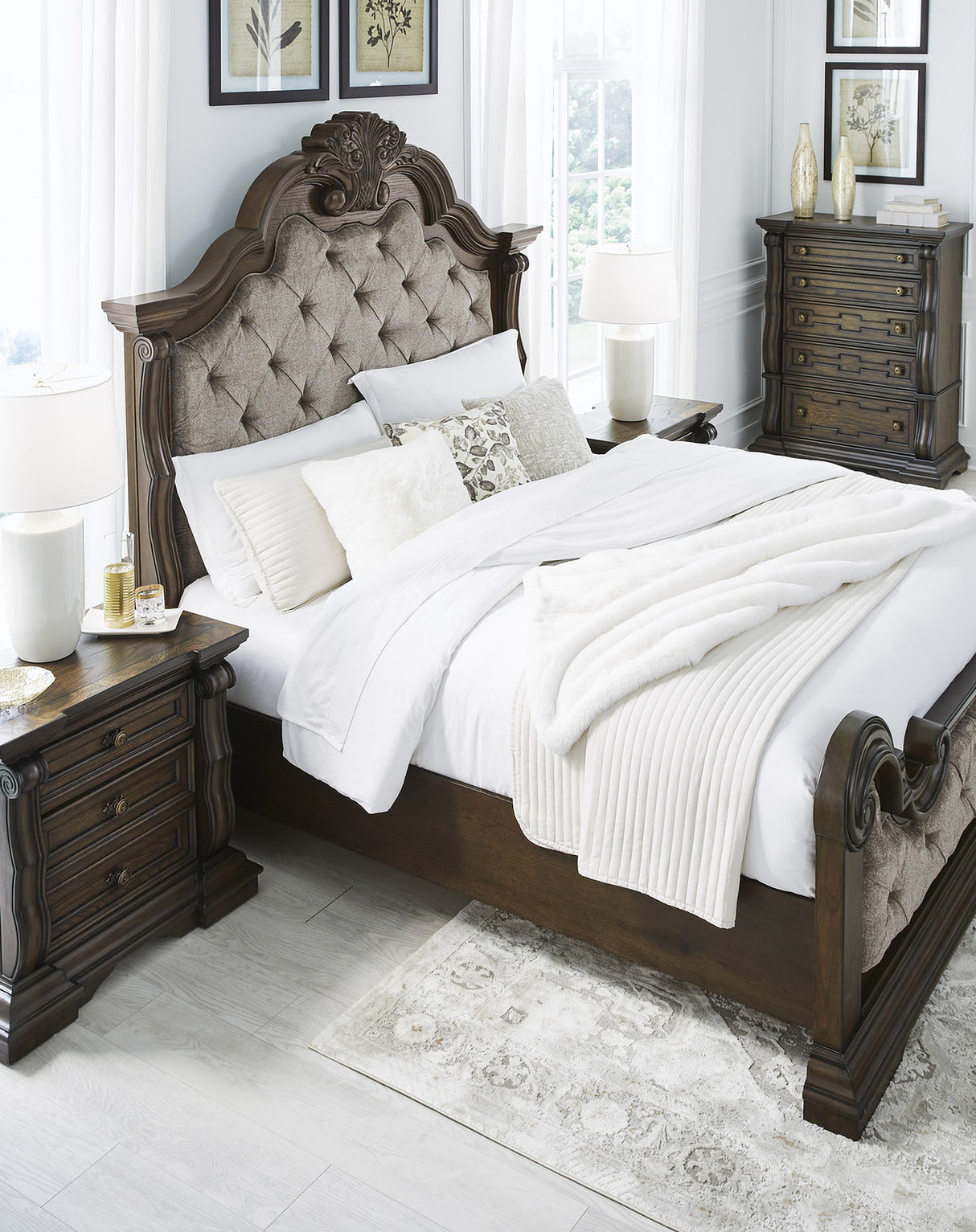 Maylee Bedroom Set In Dark Brown