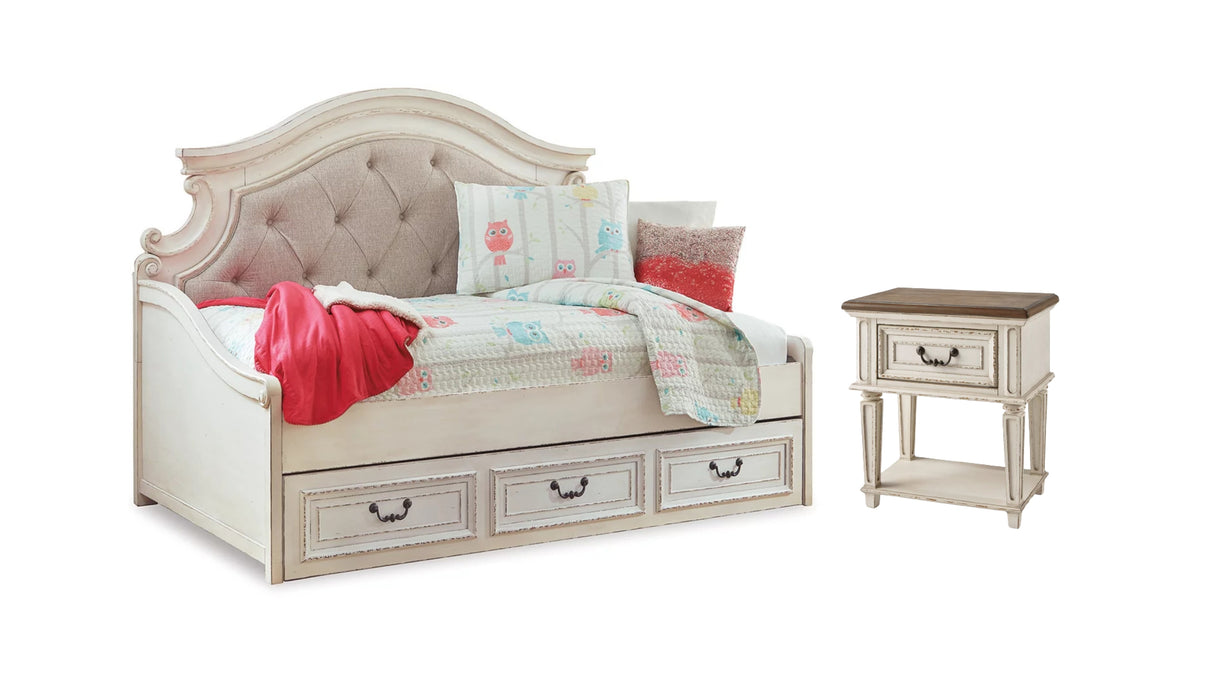 Realyn Youth Bedroom Set In Chipped White