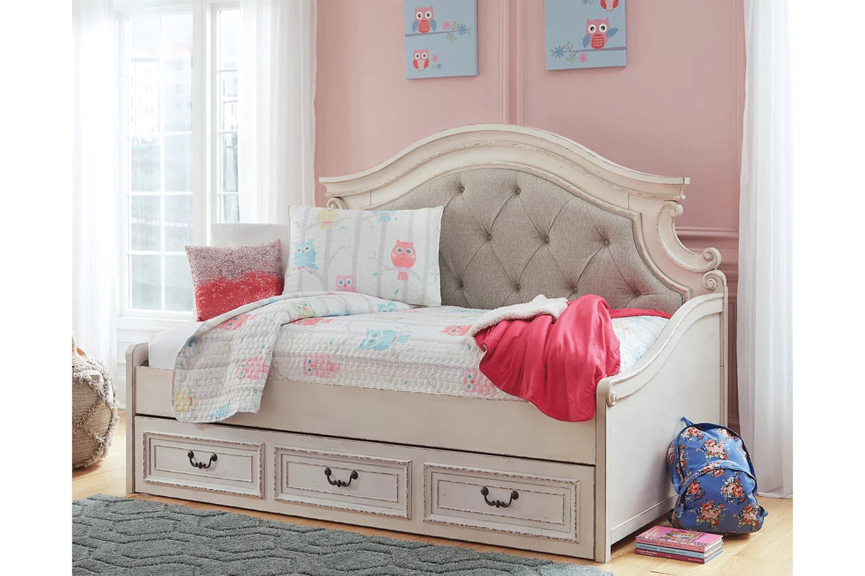 Realyn Youth Bedroom Set In Chipped White