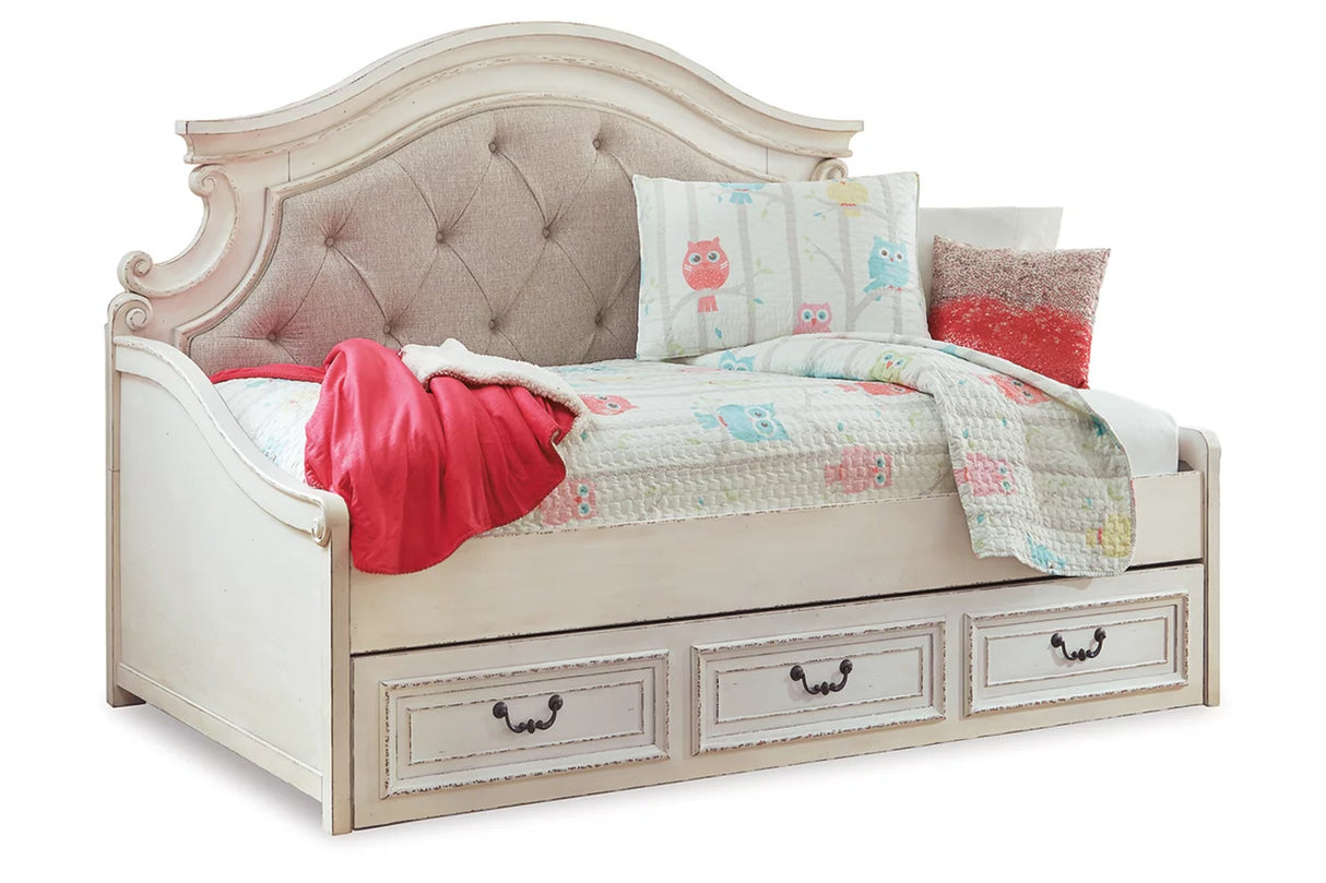 Realyn Youth Bedroom Set In Chipped White